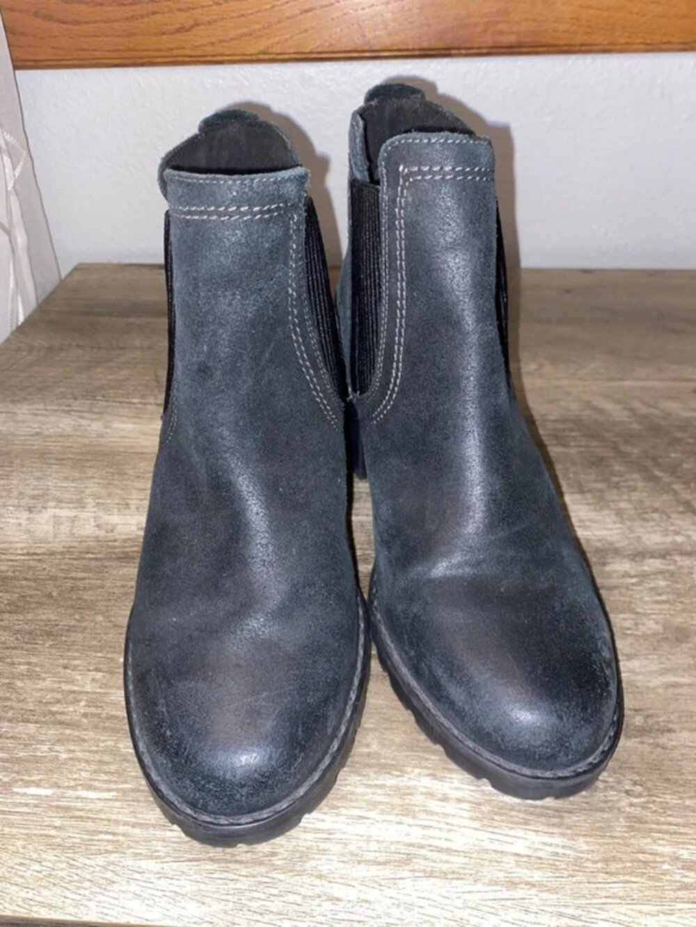 Clark’s women’s black boots size US 8
